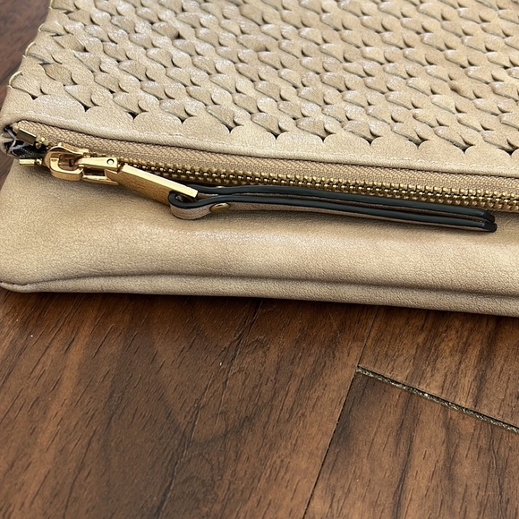 NWOT URBAN Expressions Beige Clutch - Picture 5 of 15